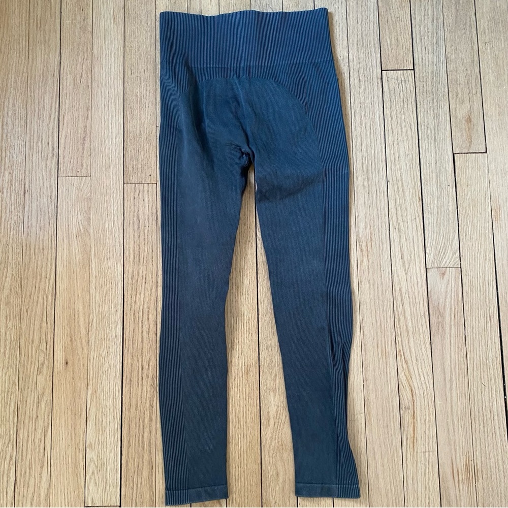 Spanx Leggings Womens M Seamless Green Gray Ribbed 25” Athletic Yoga Shaping - Picture 6 of 8